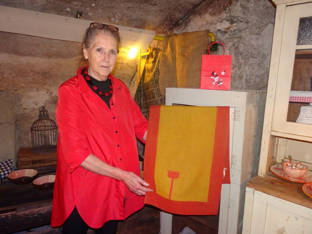 Ulrike Hotz hat ein Faible für Handwerk und alte Stoffe. ⇒cth
