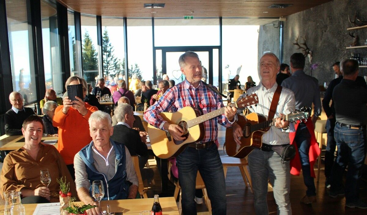 Volles Haus und beste Stimmung bei der traditionellen Benefiz-Aktion auf Baumgarten zugunsten des Krankenpflegevereins. ⇒STP