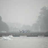 Volksschüler in Neu-Delhi wegen starkem Smog im Fernunterricht