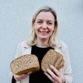 Vollkornbrot vor Weihnachtskeksle
