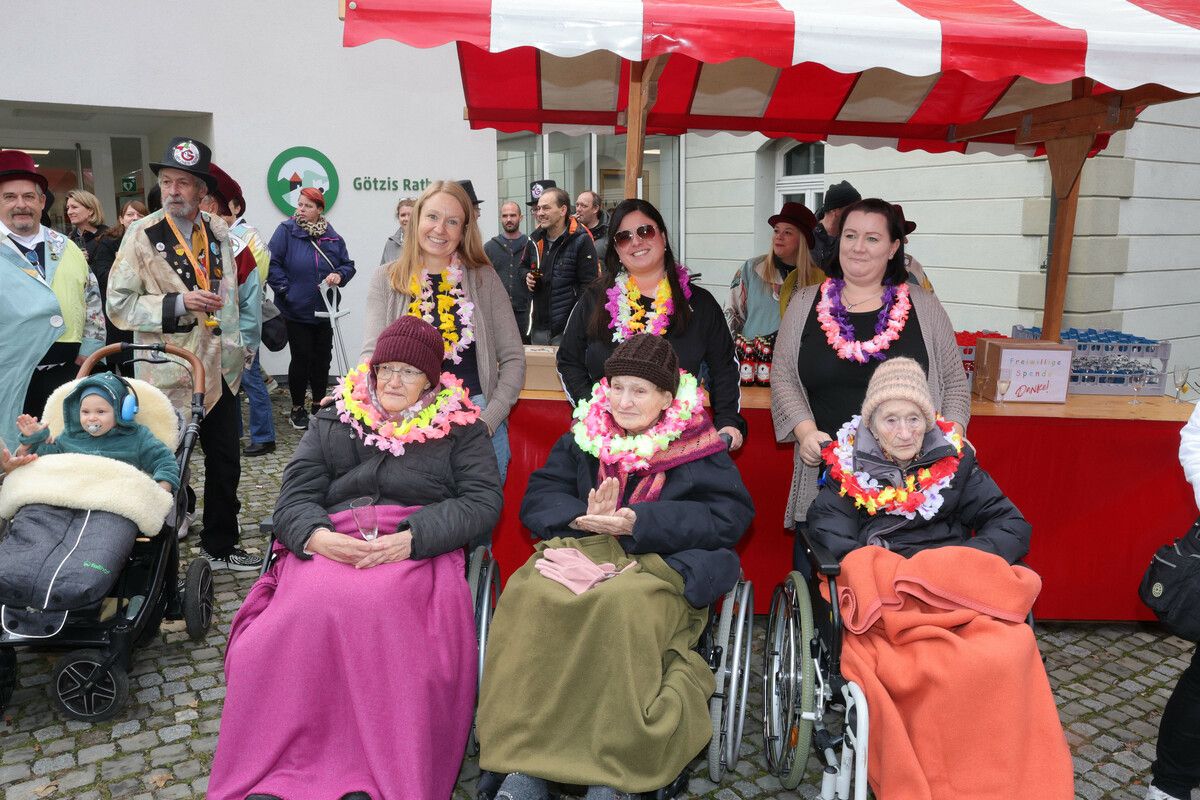Vorne: Marlene Bolter, Christl Lampert und Laura Gaiser. Hinten: Barbara Heel, Tanja Gitteler und Judith Fußenegger.