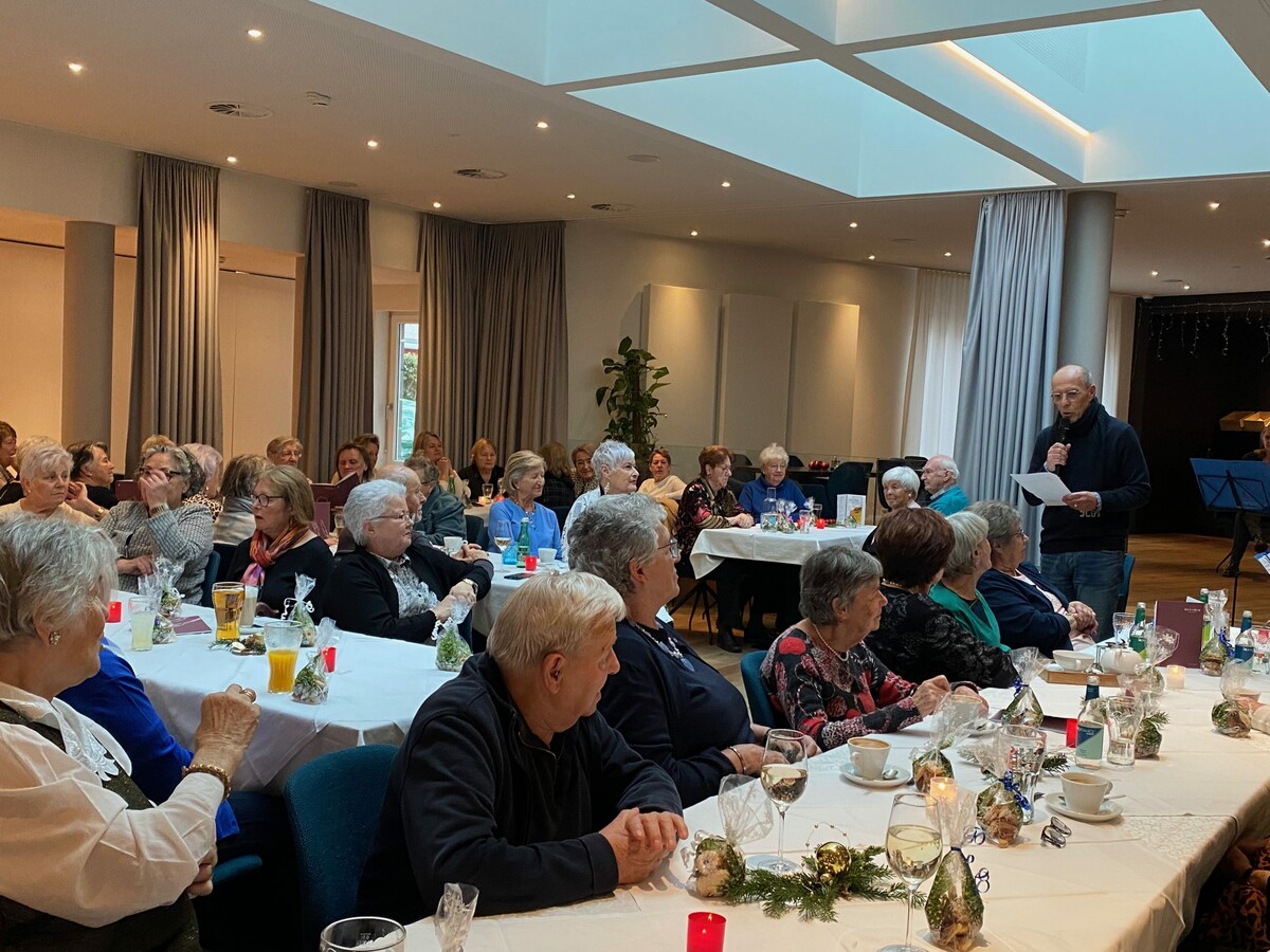 50plus Bregenz feierte Advent mit Musik, Texten und Spende für „Licht ins Dunkel“.⇒Verein