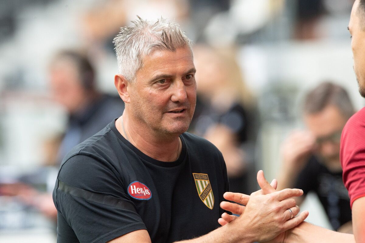 ABD0134_20230903 - LINZ - ÖSTERREICH: Trainer Markus Mader (SC Austria Lustenau) am Sonntag, 3. September 2023, während der Admiral Bundesliga-Begegnung, 6. Runde, zwischen LASK Linz und SC Austria Lustenau in Linz. - FOTO: APA/EXPA/REINHARD EISENBAUER
