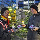 Botschaften der Wärme für kalte Tage am Bahnhof