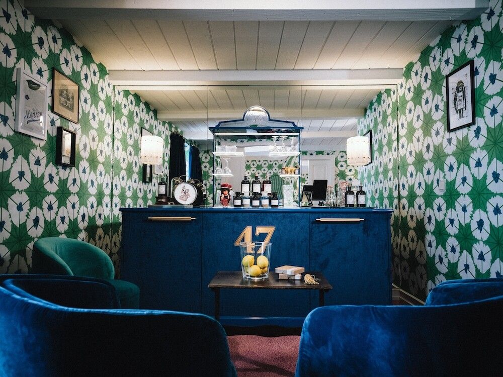 An der Bar des neu gestalteten Apartments finden bis zu acht Personen Platz. ⇒heldentheater