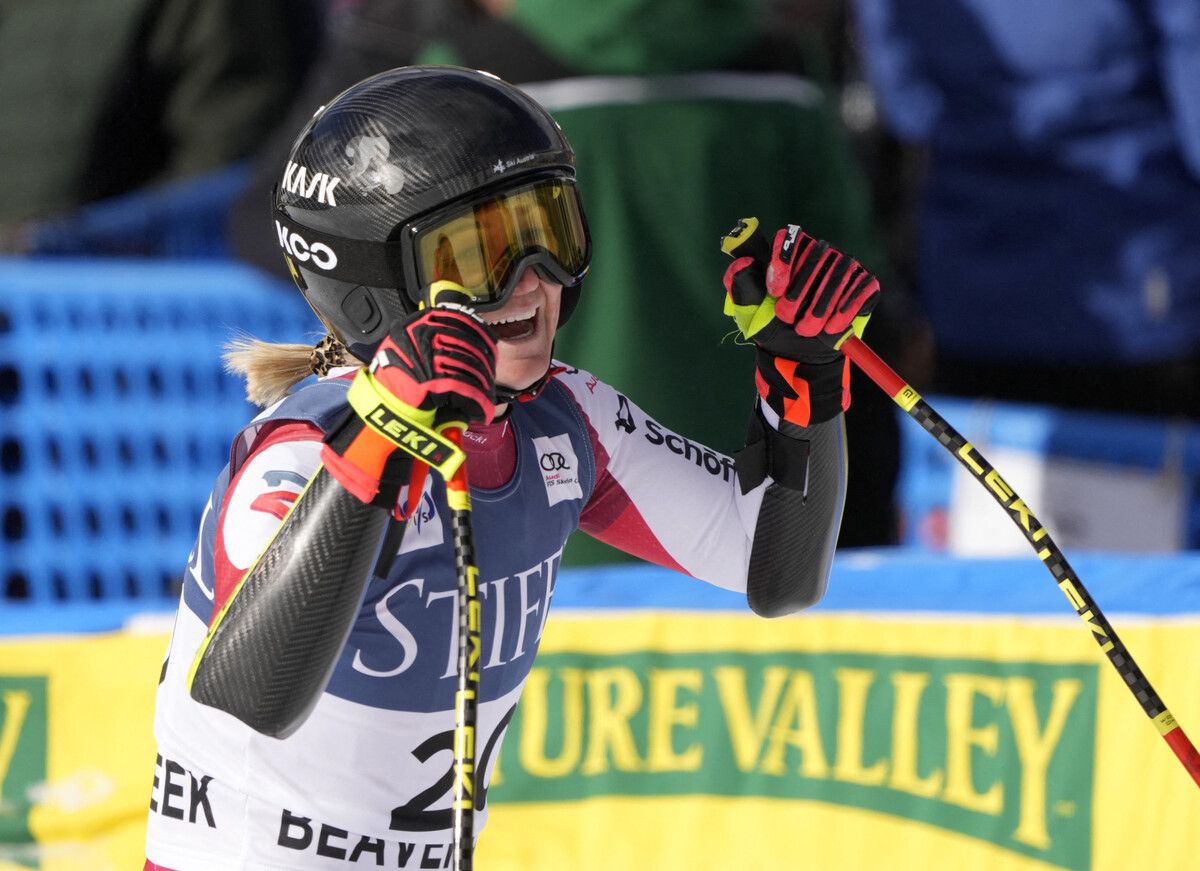Ariane Rädler ließ ihrer Freude über den dritten Platz im Super G von Beaver Creek freien Lauf. Für die Bregenzerin war es der zweite Podiumsplatz ihrer Karriere. ⇒USATODAY
