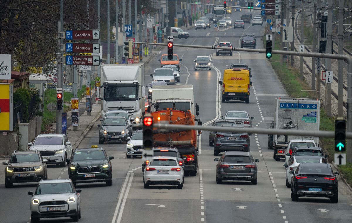 Auch dichter Autoverkehr treibt die Feinstaubbelastung in die Höhe.⇒apa