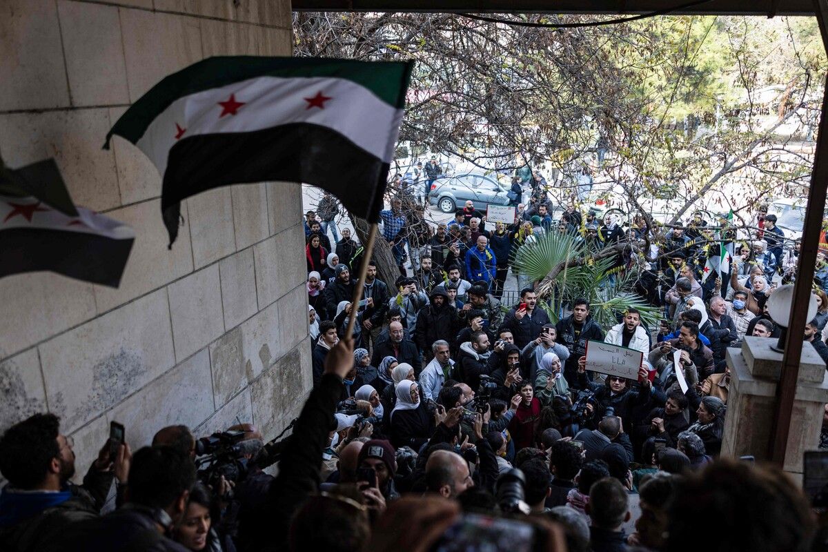 Auch die Leiche eines verhafteten syrischen Menschenrechtsaktivisten ist in Damaskus gefunden worden. Am Donnerstag wurde er beerdigt. ⇒AFP