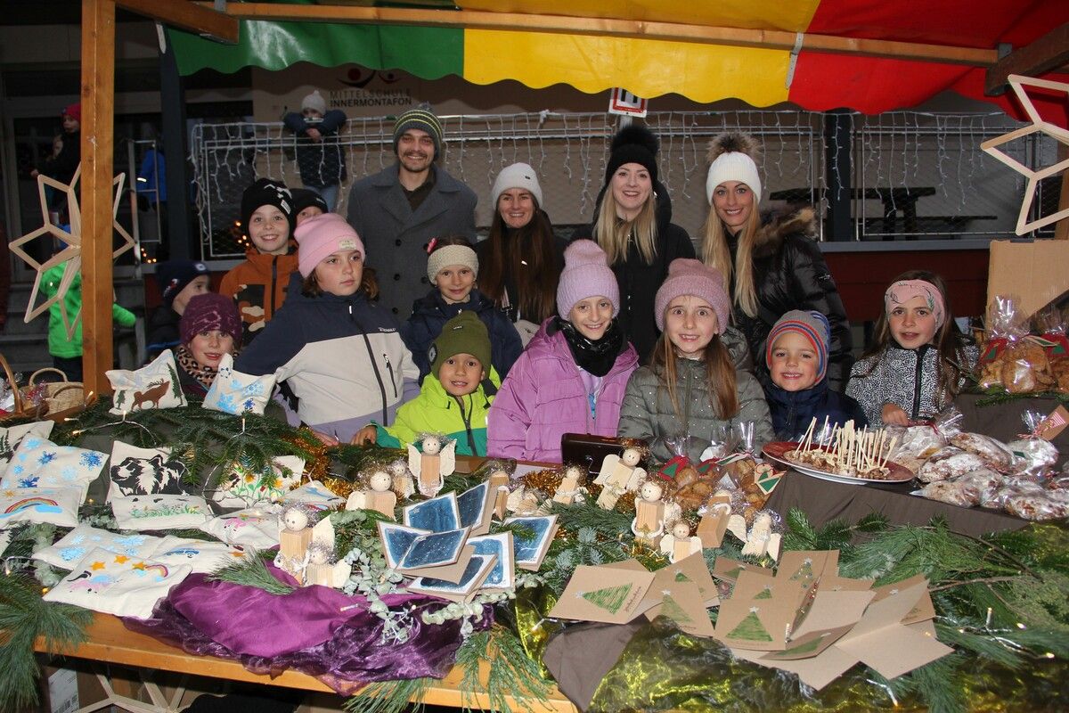 Auch die Volksschule Gortipohl war mit einem Verkaufsstand beim Nikolausmarkt vertreten. ⇒STL
