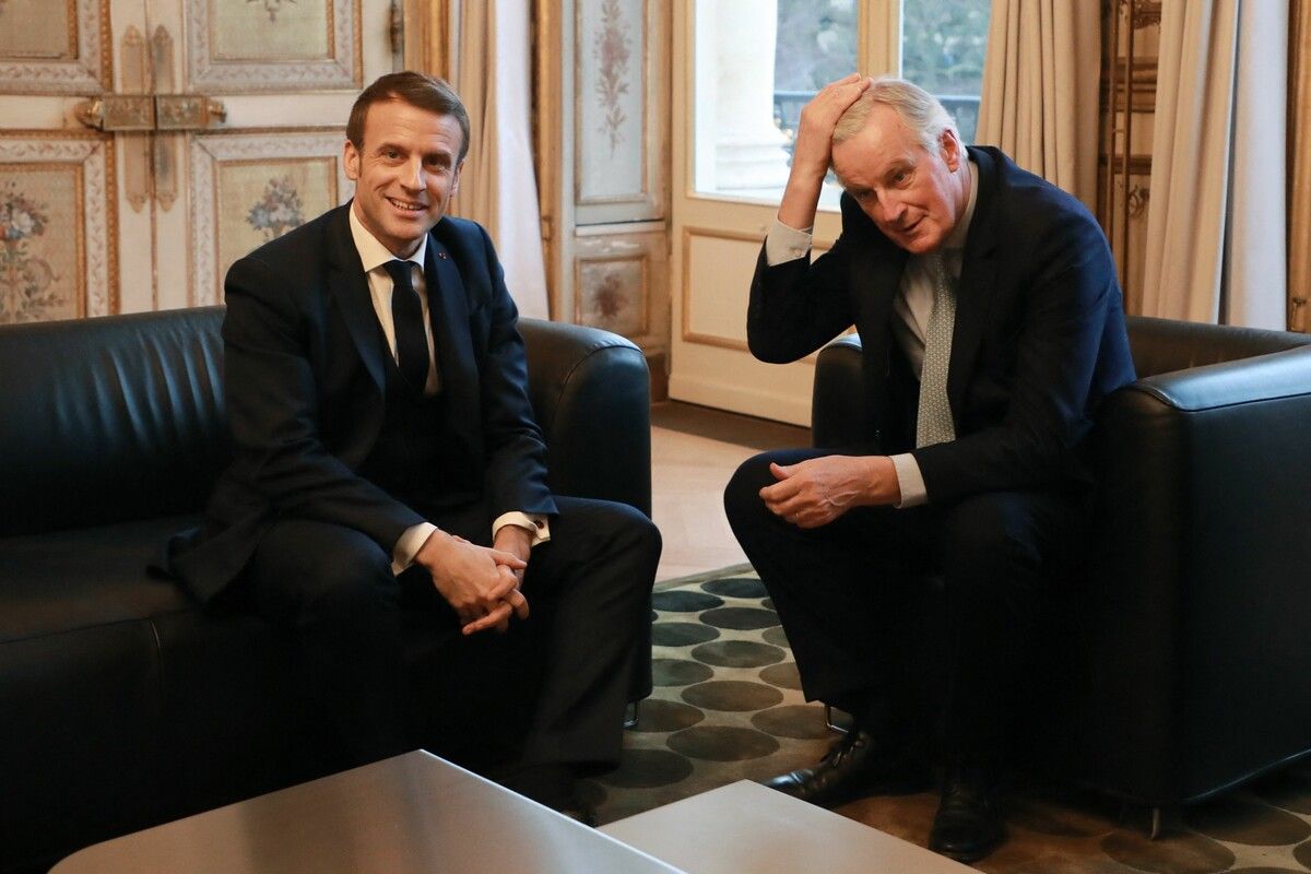 Barnier (r.) hat bei Macron seinen Rücktritt eingereicht.⇒AFP