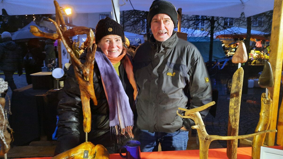 Basteleien und Dekorationsideen bildeten Blickfänge beim Hörbranzer Weihnachtsmarkt.⇒