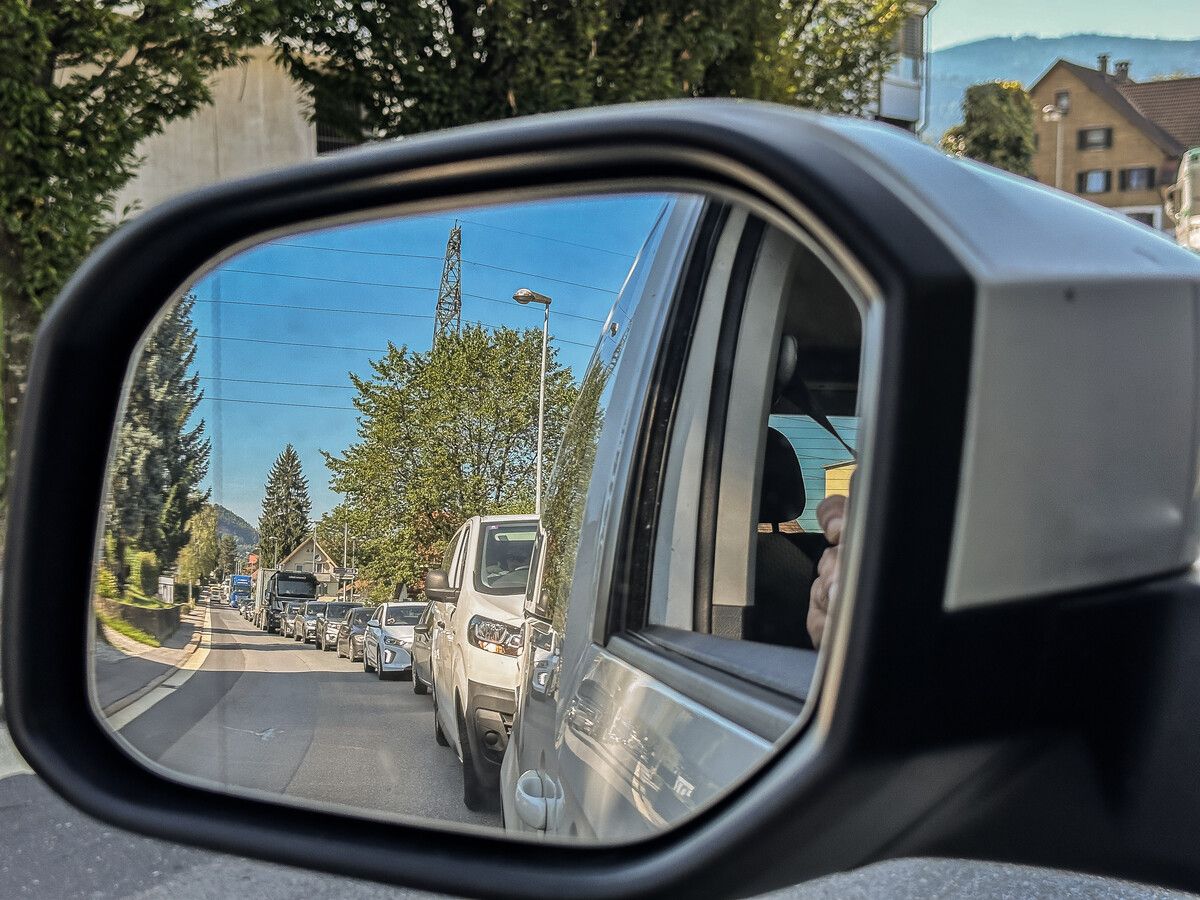 Das Auto ist immer noch das häufigste Verkehrsmittel, um zur Arbeit zu kommen, selbst in Vorarlberg. ⇒VN/Steurer