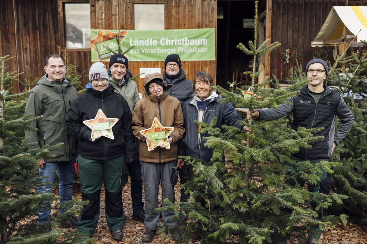 Das Team vom Sunnahof mit Vertretern der Ländle Qualitätsprodukte Marketing GmbH und der Landwirtschaftskammer. ⇒lqpm
