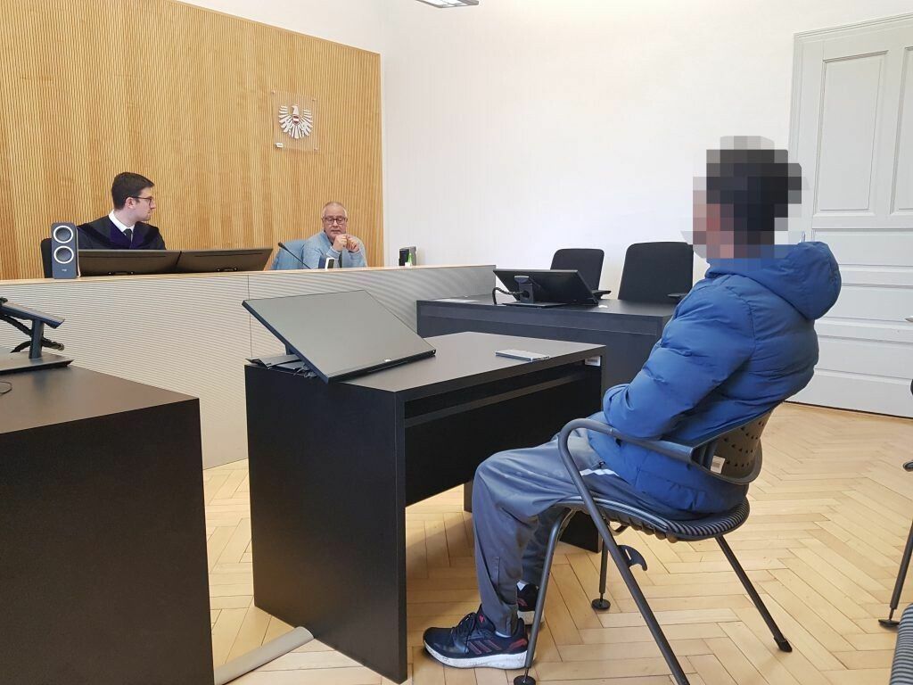 Der 26-Jährige hat bereits zwei Vorstrafen, jetzt wurde er erneut verurteilt.⇒ EC