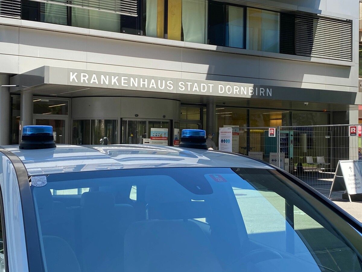 Der Arbeiter wird im Krankenhaus versorgt.⇒VN
