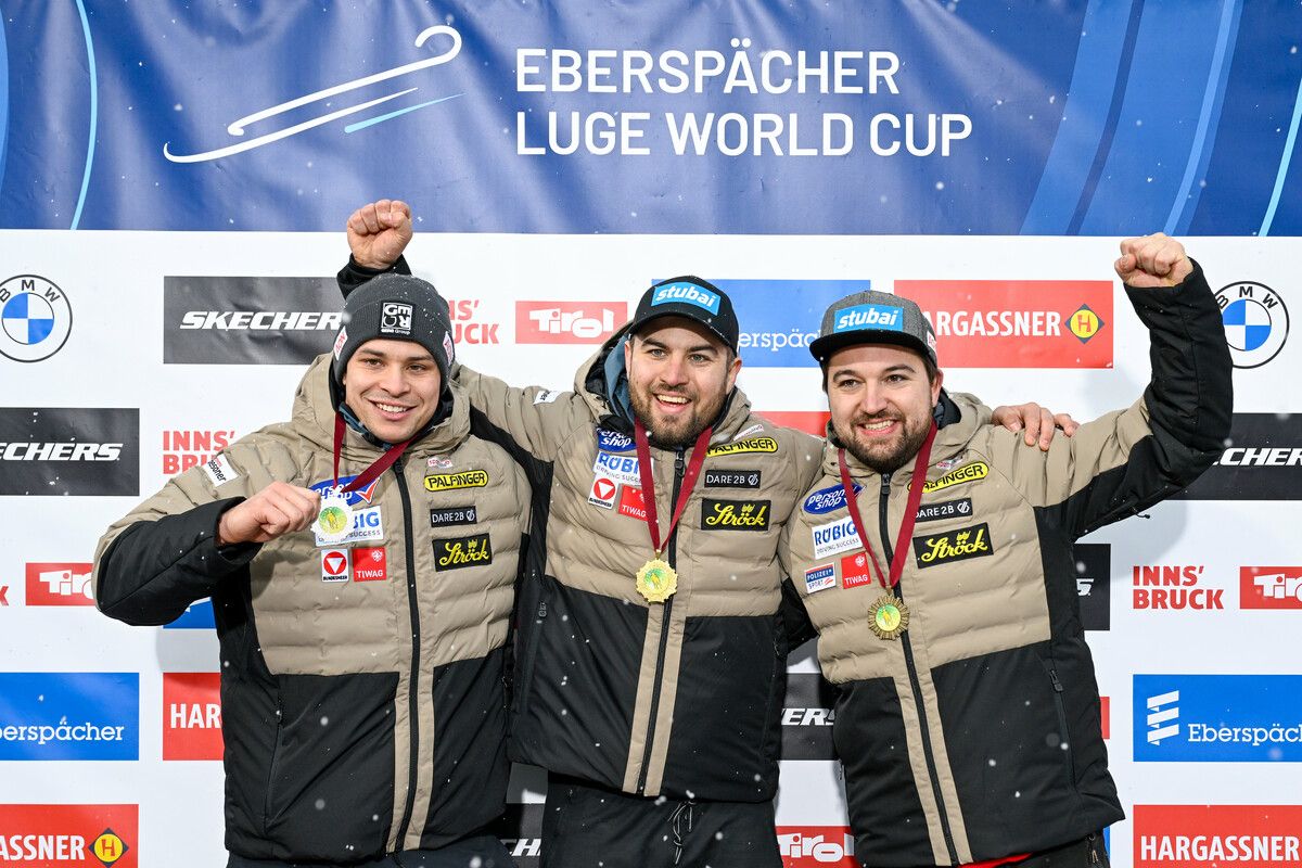 Der Bludenzer Jonas Müller und die Brüder Nico und David Gleirscher (v. l.) belegten im Einsitzer die Podestplätze. Unmittelbar dahinter folgte mit Wolfgang Kindl ein weiterer Österreicher in der Reihung beim Heim-Weltcup in Innsbruck-Igl.⇒GEPA