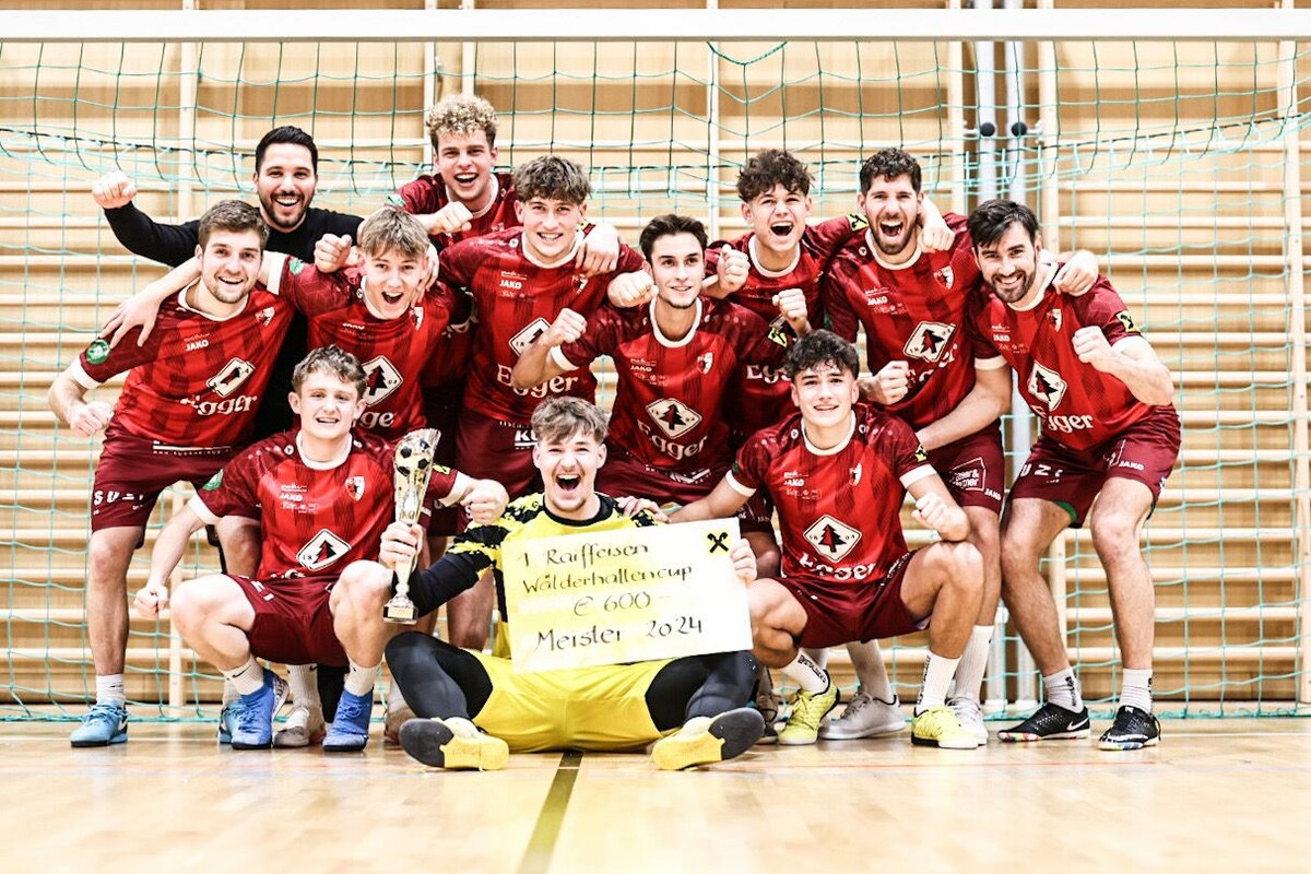 Der Sieger des ersten Bregenzerwälder Hallencups in Egg: die Gastgeber-Mannschaft des FC Egg.⇒Sutterlüty
