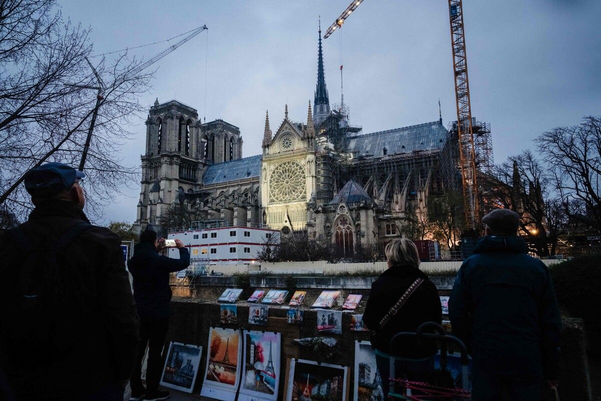 Die Kathedrale ist bei einem Großbrand 2019 schwer beschädigt worden.⇒AFP