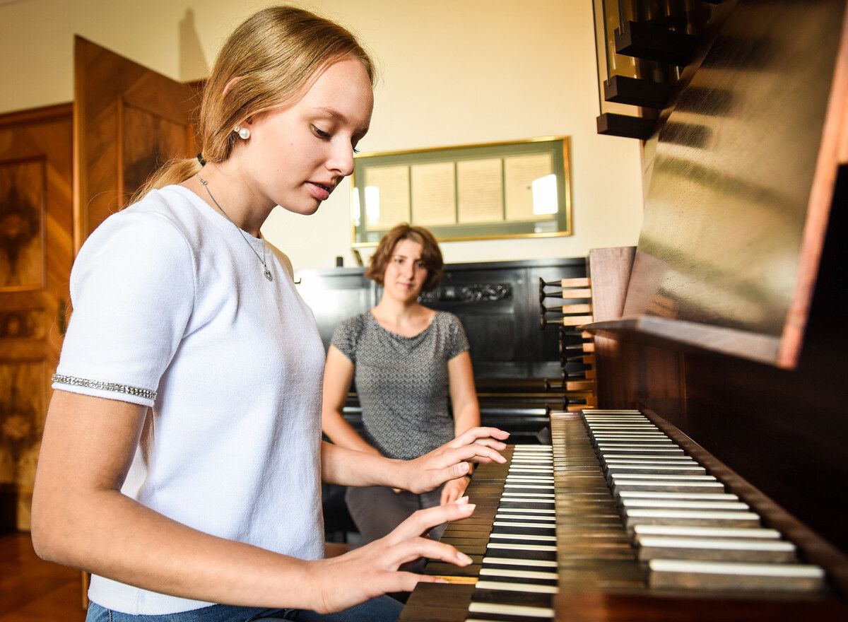 Die Meisterklasse soll den Teilnehmern die Möglichkeit geben, ihr Können durch Einzelunterricht und Musizieren in Ensembles zu verbessern. ⇒udo mittelberger