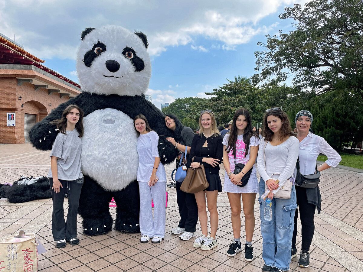 Die Schülergruppe des BG Dornbirn hatte viele besondere Begegnungen in Taiwan. ⇒Schule (3)