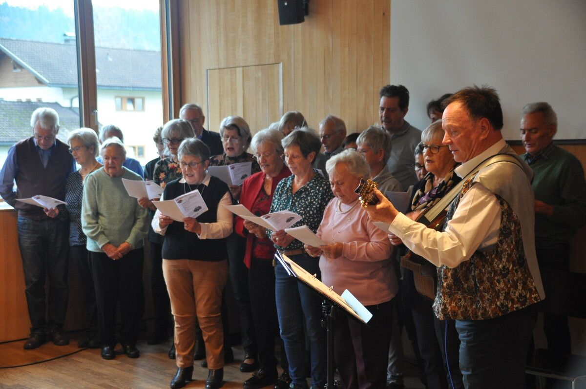 Die Singgruppe des Vereins sorgte für eine feierliche Stimmung.⇒hab