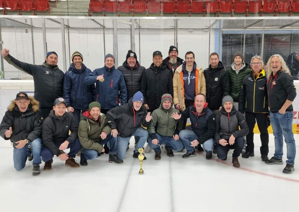 Die Sport Mathis Fighters feierten beim Oldies-Cup in Kitzbühel ihr 45-jähriges Vereinsbestehen. ⇒Michael Mäser