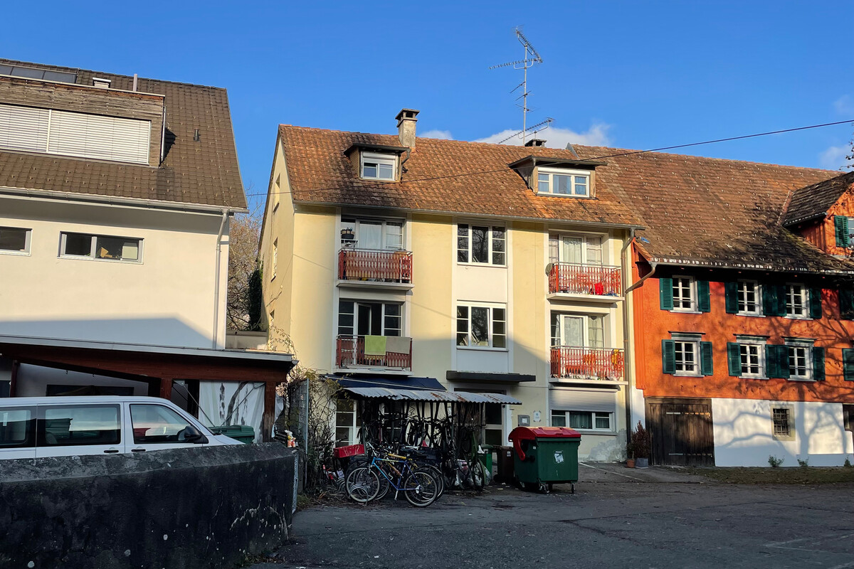 Die Stadt betrachtet das Grundstück als strategisch wertvoll.⇒Stadt