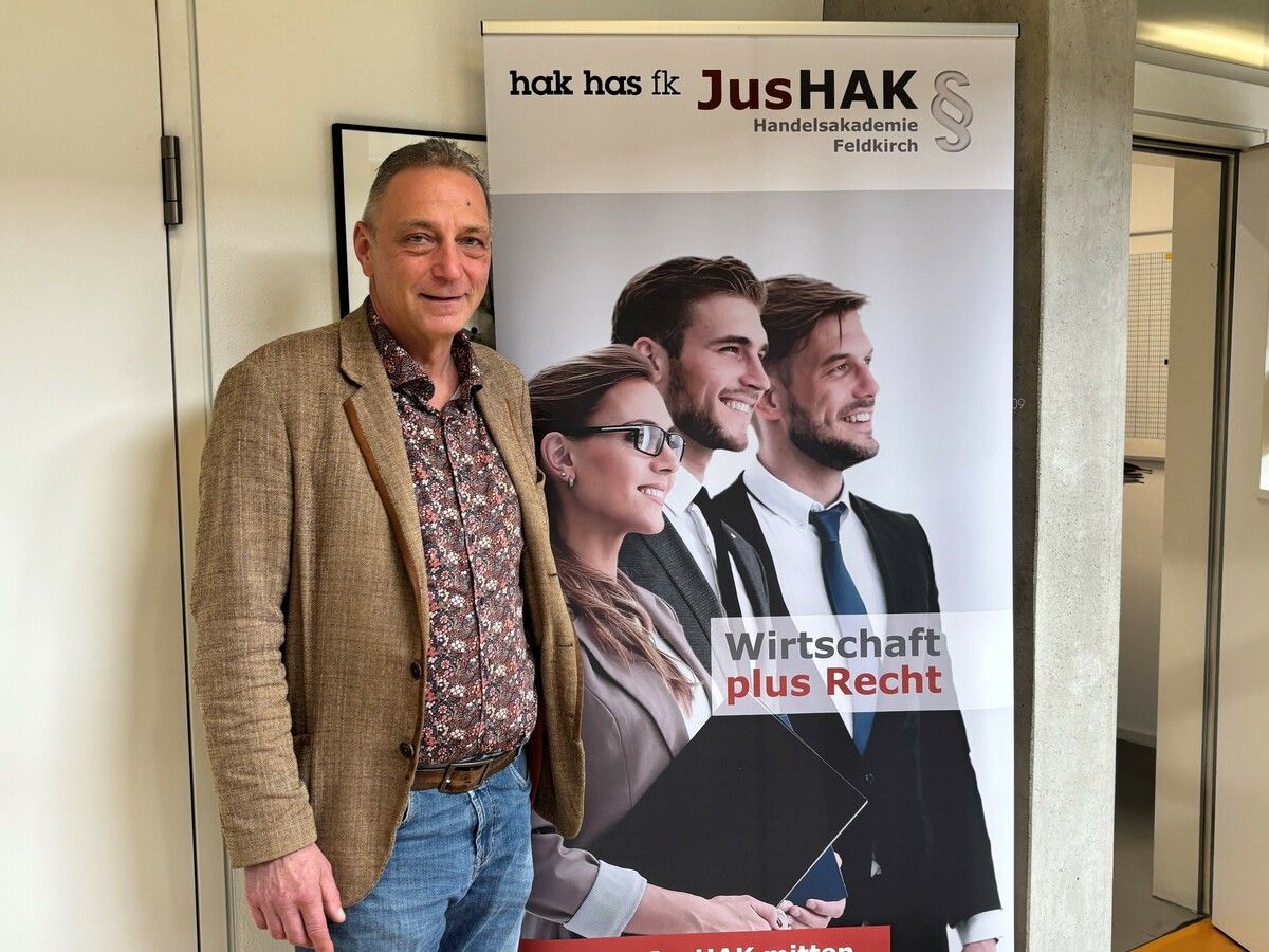 Direktor Michael Weber von der Handelsakademie Feldkirch freut sich auf die baldige Eröffnung des Jus-Zweigs an seiner Schule. ⇒VN/Hämmerle