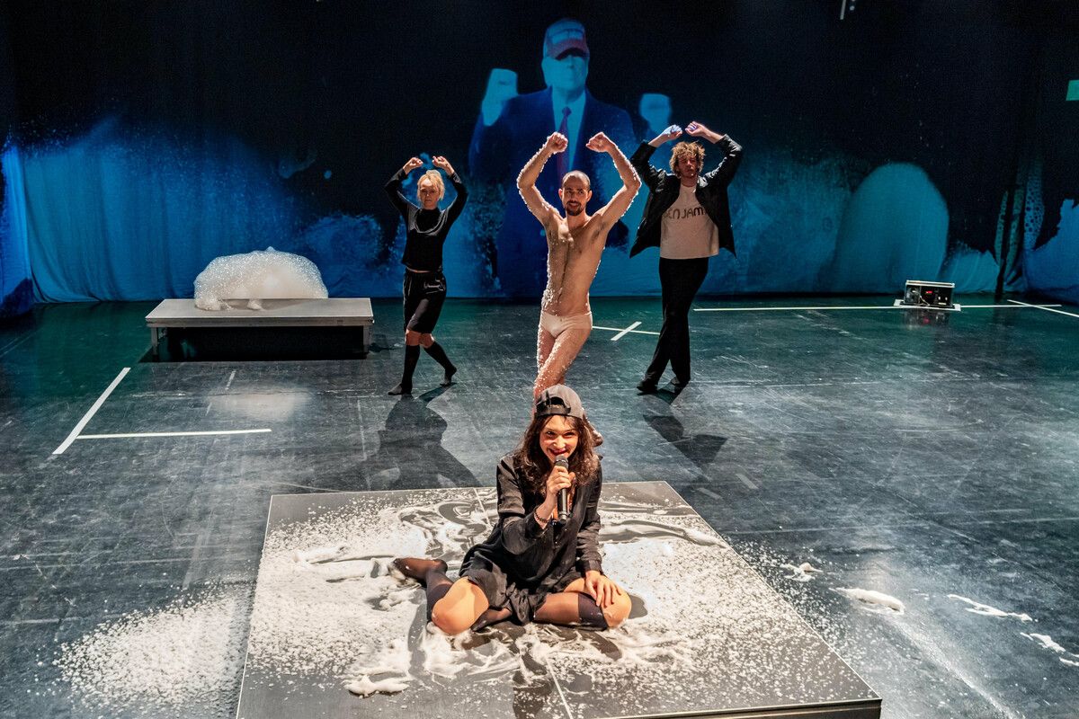 Ein hochaktueller Theaterabend, der keine einfachen Antworten gibt.⇒VN/stiplovsek