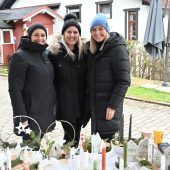 Adventmarkt und Fenster für den guten Zweck