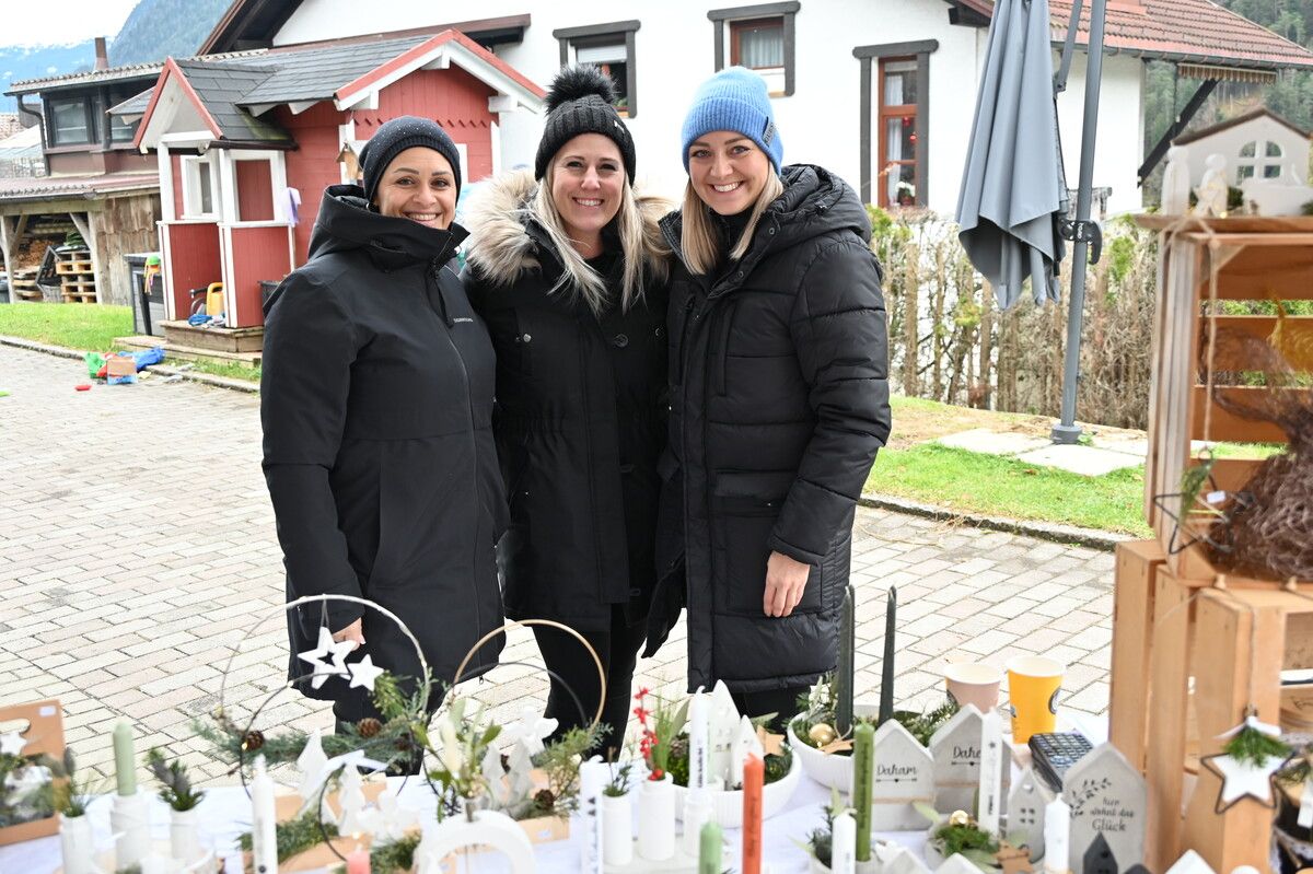 Ein kleiner, feiner Adventmarkt fand am Margreitterhof statt.⇒dob