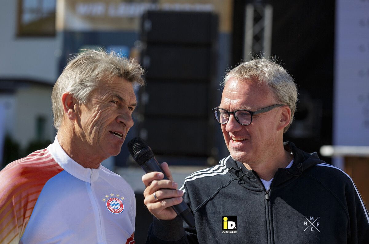Ein paar Jahre älter, doch nicht weniger aktiv: Ralph Schader mit Bayern-Legende Klaus Augenthaler.⇒VN