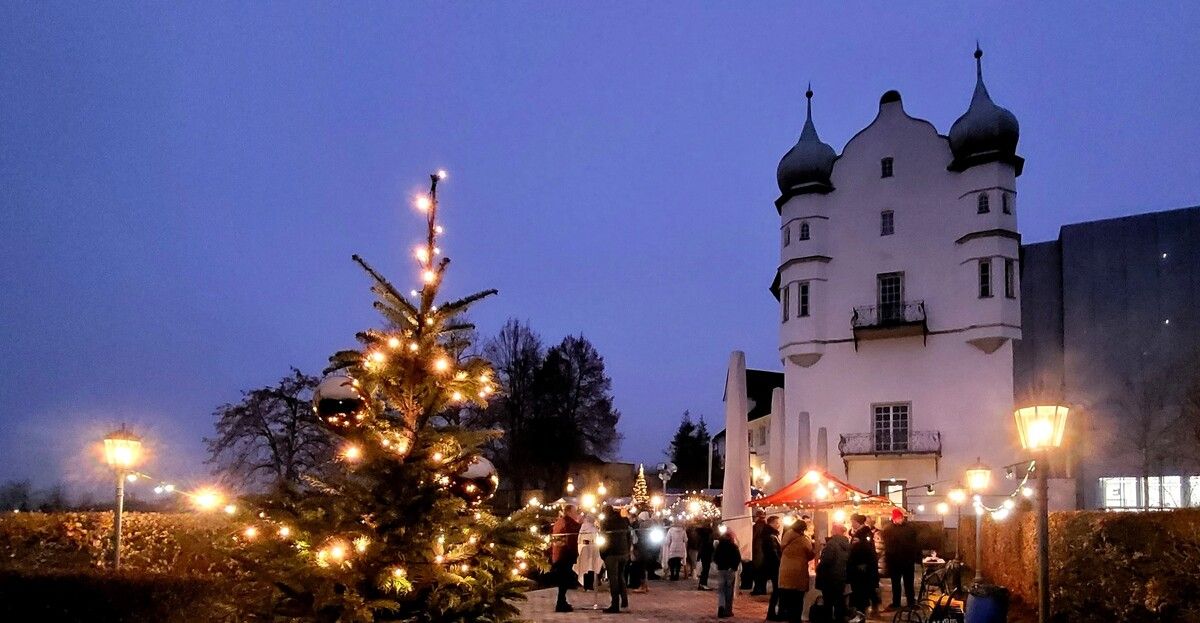 Einladung zum Weihnachtsmarkt rund um Schloss Hofen in Lochau am 15. Dezember im stimmungsvollen Ambiente vor der romantischen Kulisse des Raitenauer Schlosses. ⇒BMS