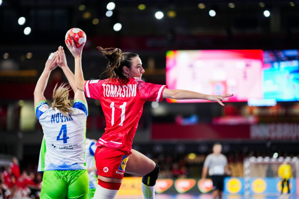 Fabienne Tomasini stand bei der Heim-EURO in den Partien gegen die Slowakei und Slowenien insgesamt 86,42 Minuten auf dem Parkett, verwertete fünf ihrer acht Würfe und hält nach nunmehr 42 Länderspielen bei 70 Toren.⇒ÖHB/Manhart