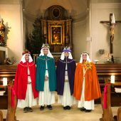Elias, Aaron, Elena und Anna tragen den Stern heuer auch zum Papst nach Rom. »A3