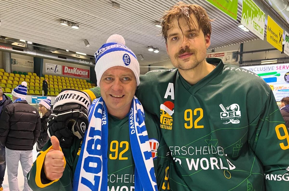 Freien Eintritt genießen FC Saisonkartenbesitzer beim Spiel des EHC Lustenau gegen Dornbirn.⇒EHC Lustenau