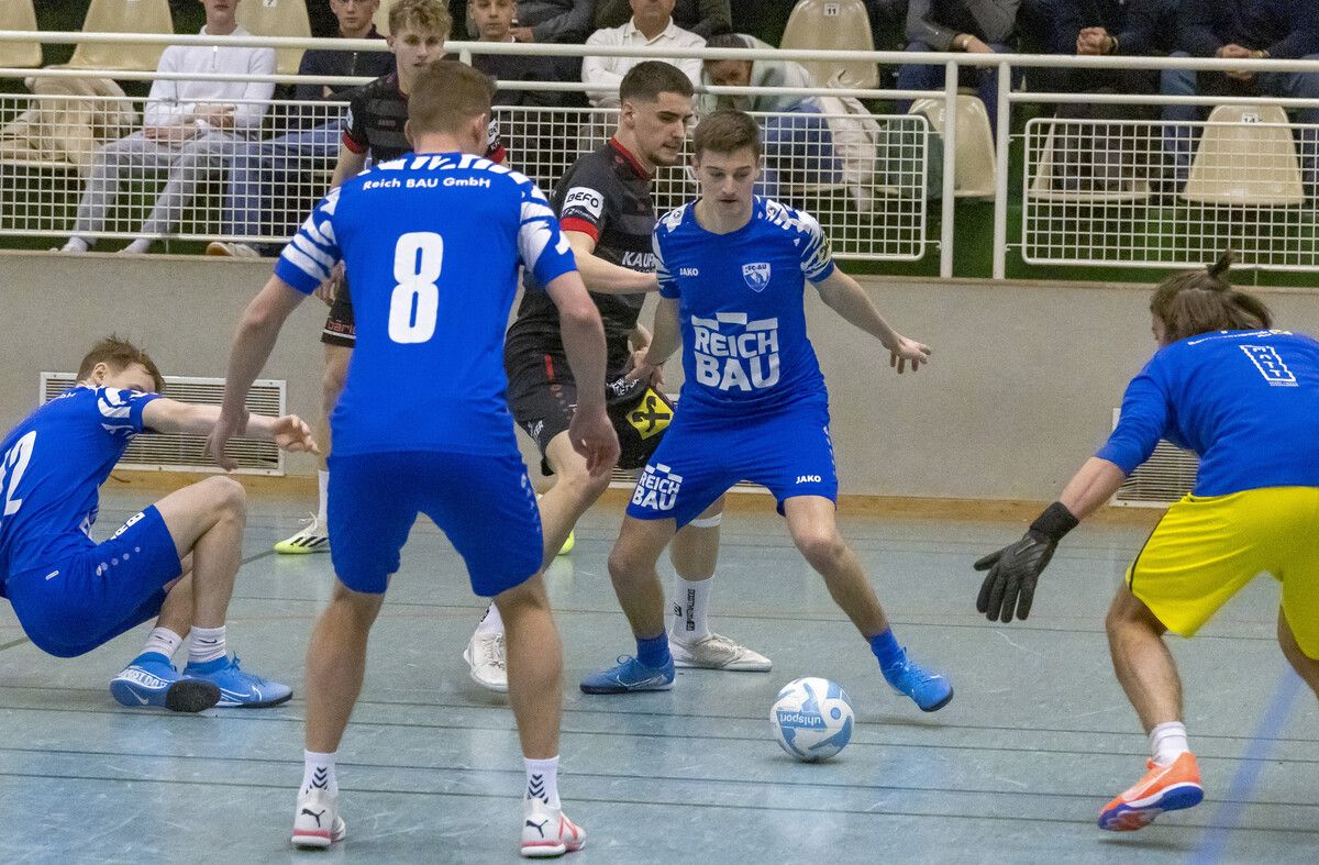 Gleich sieben Treffer fielen zum Auftakt der Vorrundengruppe 7 im Wälder Duell zwischen Au und Bizau (4:3). Den Gruppensieg holte sich Vorjahressieger Lauterach.⇒Paulitsch