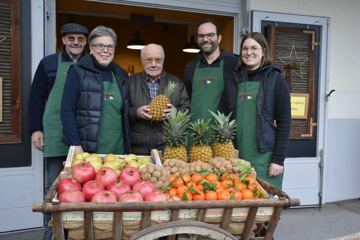 Hans jun., Conny, Armin, Tobias und Lea-Maria von Obst und Gemüse Peherstorfer.⇒BP