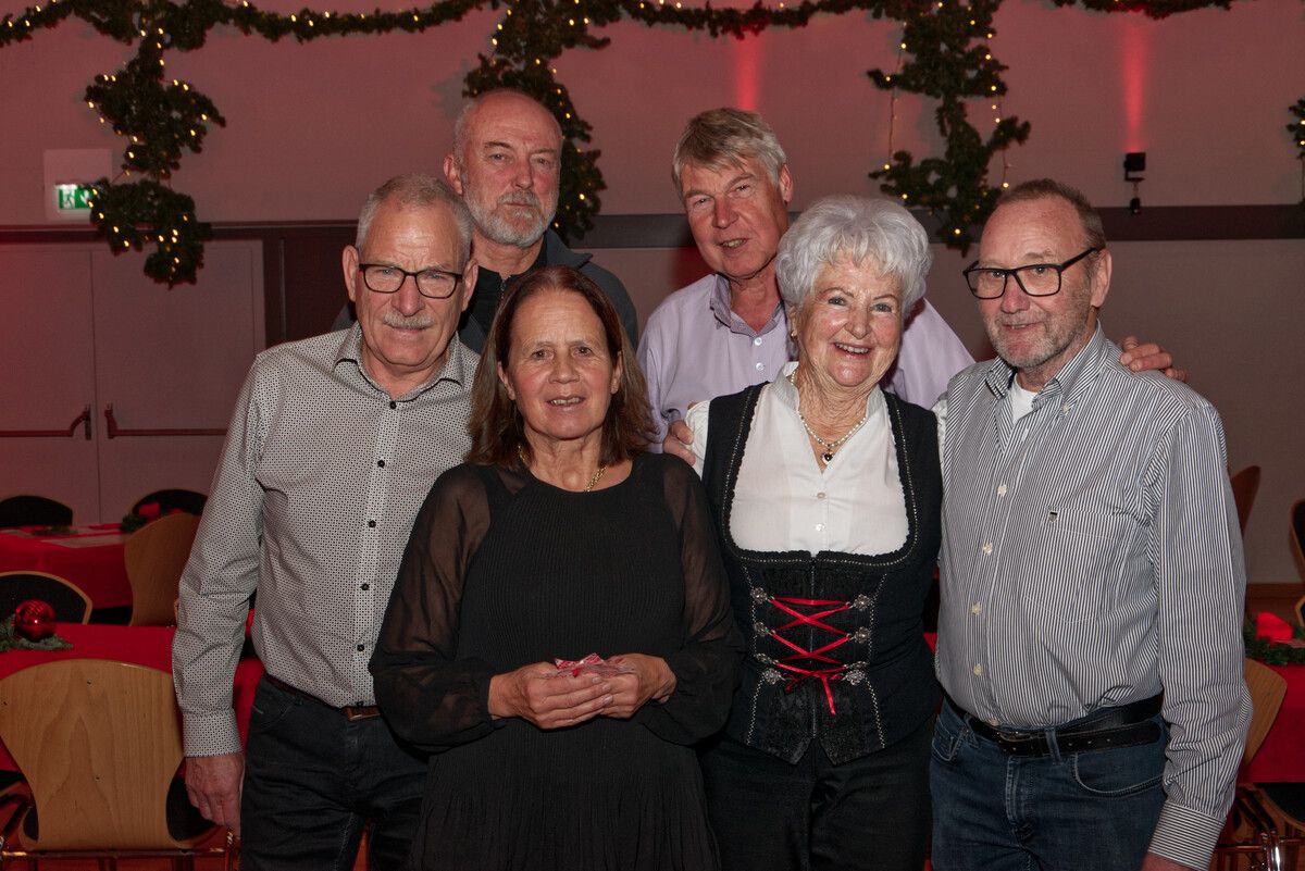 Helmut Ecker, Elmar Buda, Martha Neyer, Jodok Heim, Elisabeth Friedle und Leonhard Manahl. ⇒sco