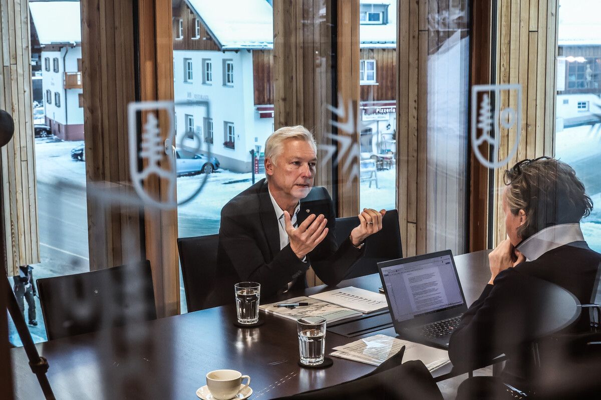 Im VN-Gespräch geht Tourismusdirektor Hermann Fercher mit seinen Kritikern hart ins Gericht. „Der Tourismusbeirat gehört entpolitisiert“, fordert er.⇒VN/Steurer