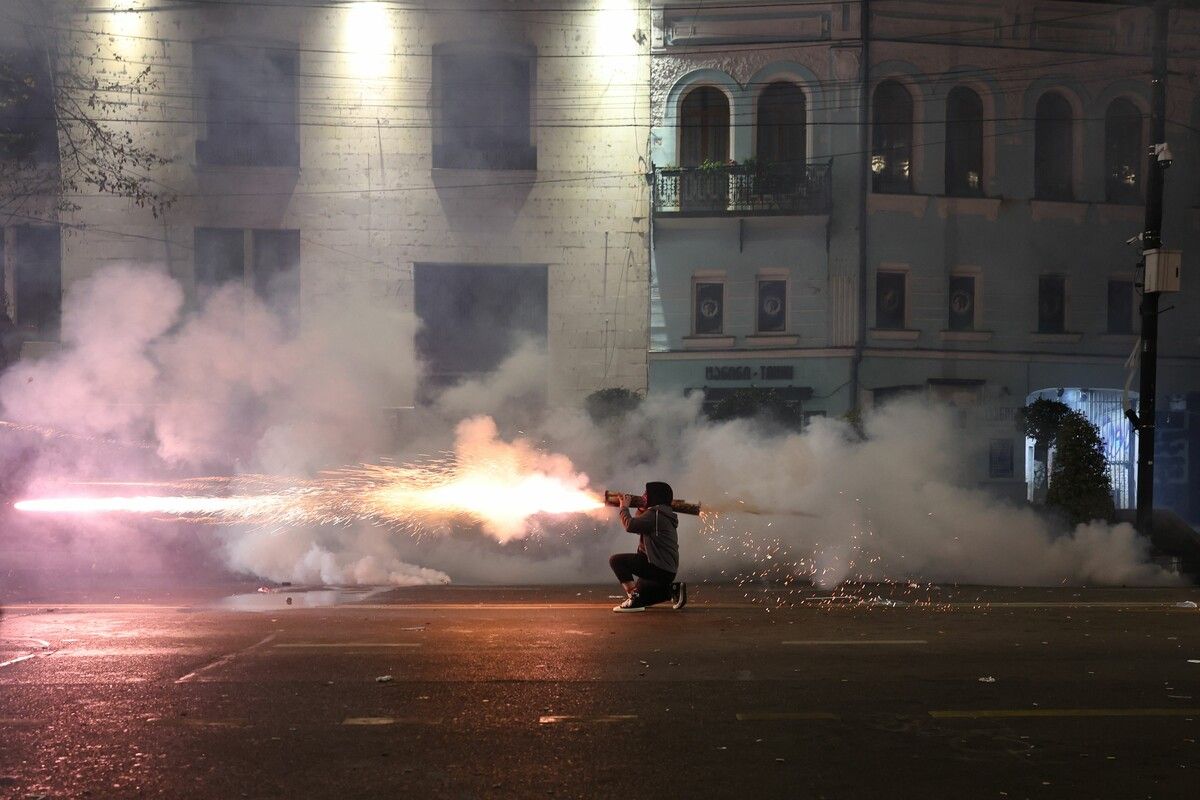 In Georgien protestiert die proeuropäische Bevölkerung Abend für Abend gegen die Regierung. AFP