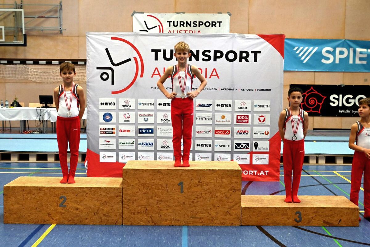 Jonathan Juen glänzt im Kunstturnen: Vizestaatsmeistertitel im Einzel, Staatsmeister mit dem Vorarlberger Team und 3. Platz beim Zimmermann-Cup. ⇒Turnerschaft Hohenems