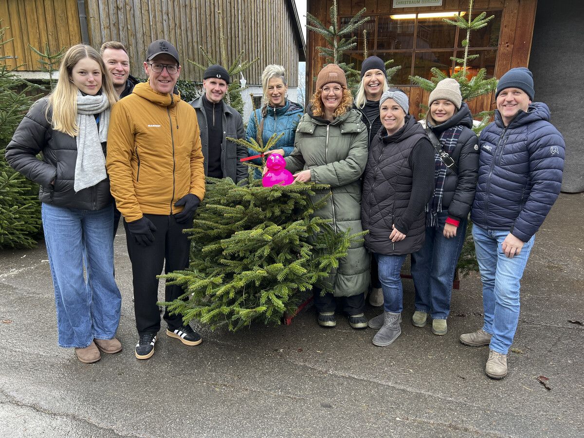 Julia und Martin Dechant, Phillip Plesch, Dominic Hoferer, Wanda Mikulec-Schwarz, Eva Deschler-Einwaller, Sabine Hagspiel, Julia Riepl, Vivienne Riepl und Bernhard Tschann. ⇒franc