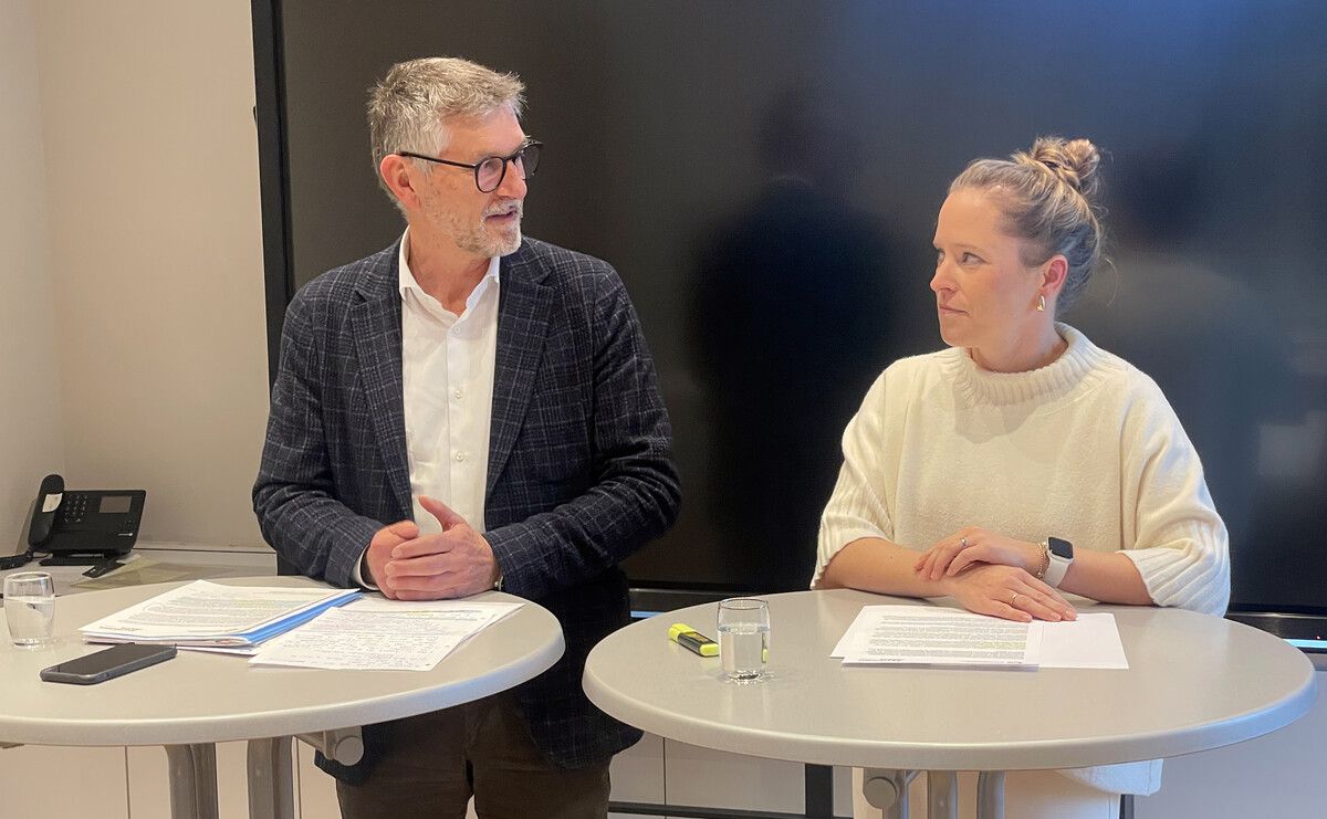 Medizinerin Alexandra Rümmele-Wai-bel und Manfred Brunner (ÖGK).⇒ÄK VLBG.