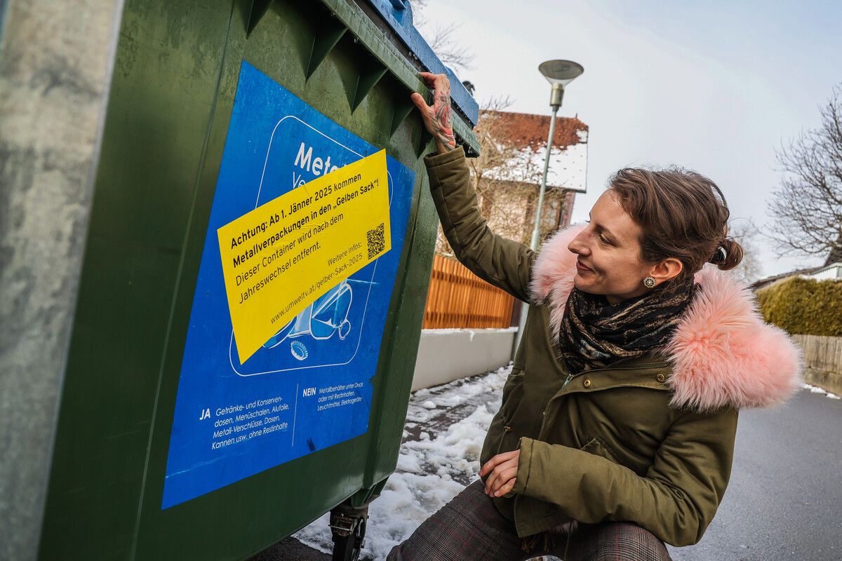 Mit Jahresbeginn verschwinden die blauen Tonnen aus Vorarlberg. ⇒VN/Steurer