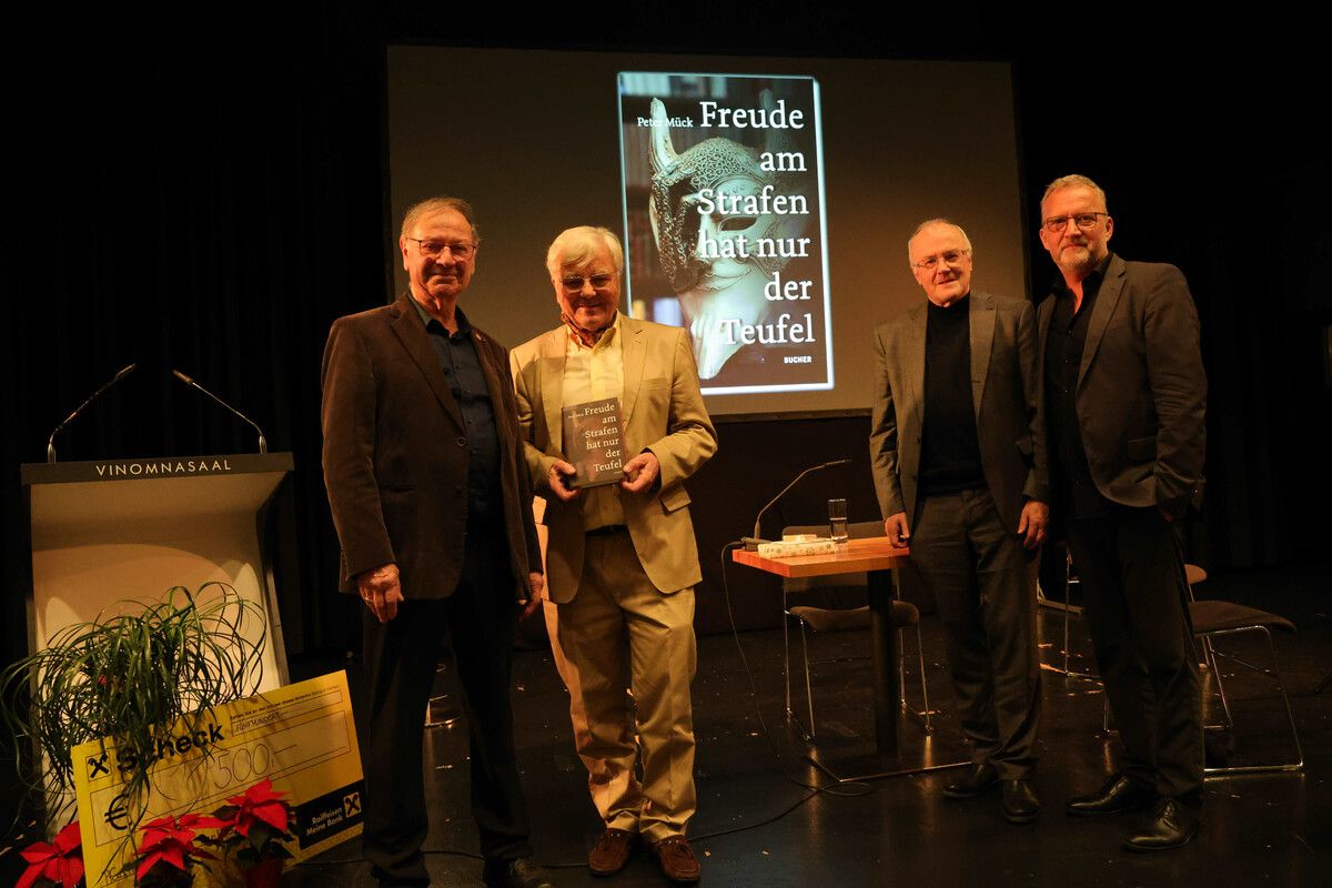 Moderator Albert Ruetz, Autor Peter Mück, Psychiater Reinhard Haller und Bernd Konzett (konz.art). ⇒AME