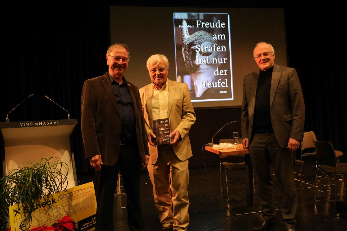 Moderator Albert Ruetz, Autor Peter Mück und Referent Reinhard Haller. ⇒AME