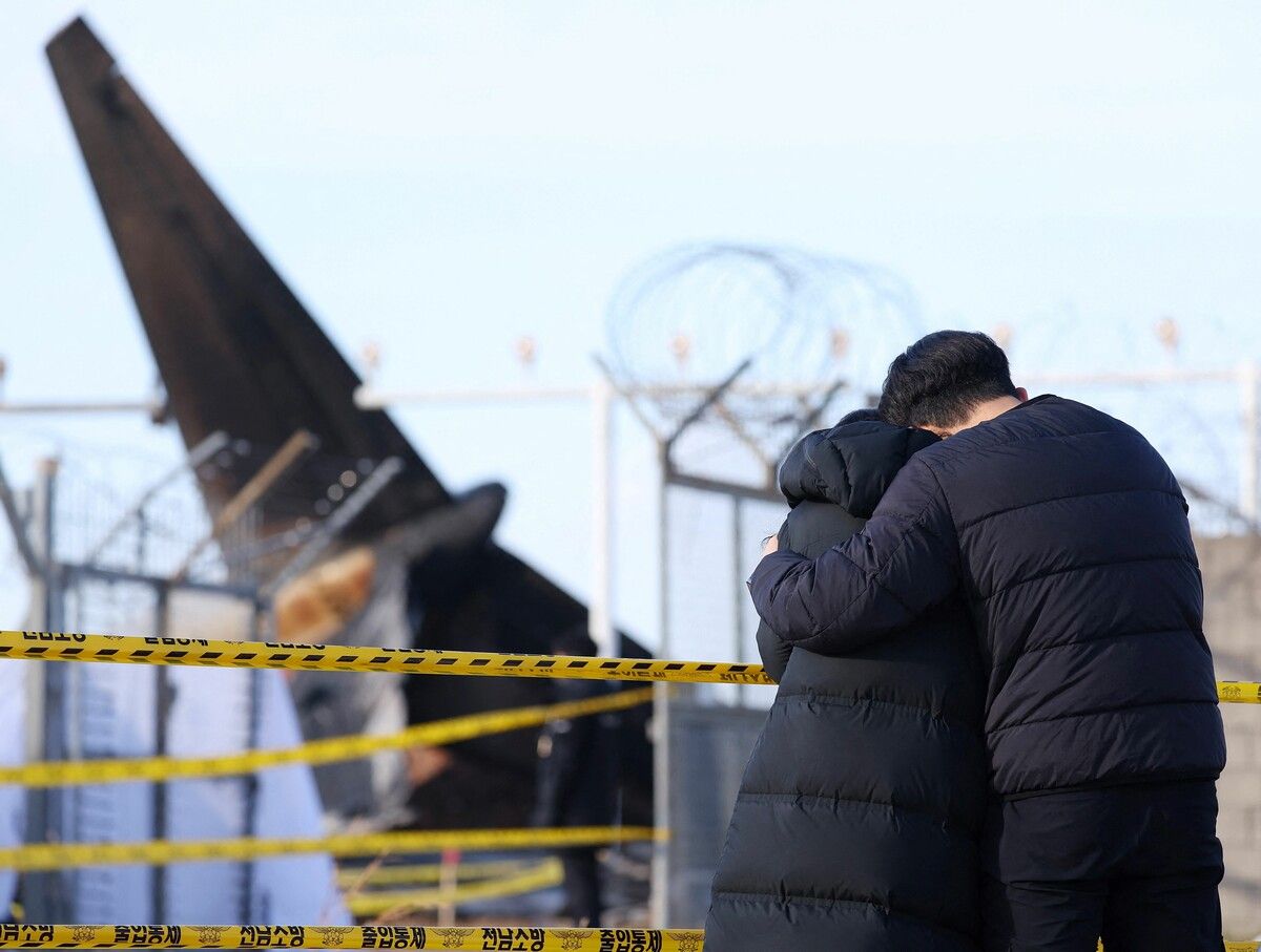 Nach dem Flugzeugunglück, bei dem 179 Menschen starben, herrscht tiefe Trauer.⇒afp