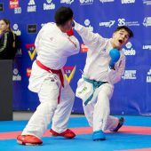 Karateka Platisa zeigt in der  WKF Youth League auf