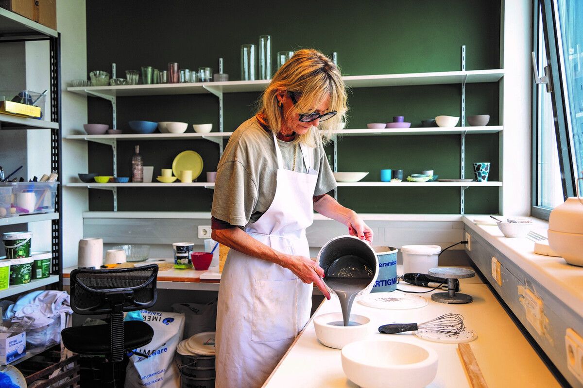 Patricia Hämmerle begleitet im Tageszentrum Dornbirn die Kreativförderung.⇒Pro mente